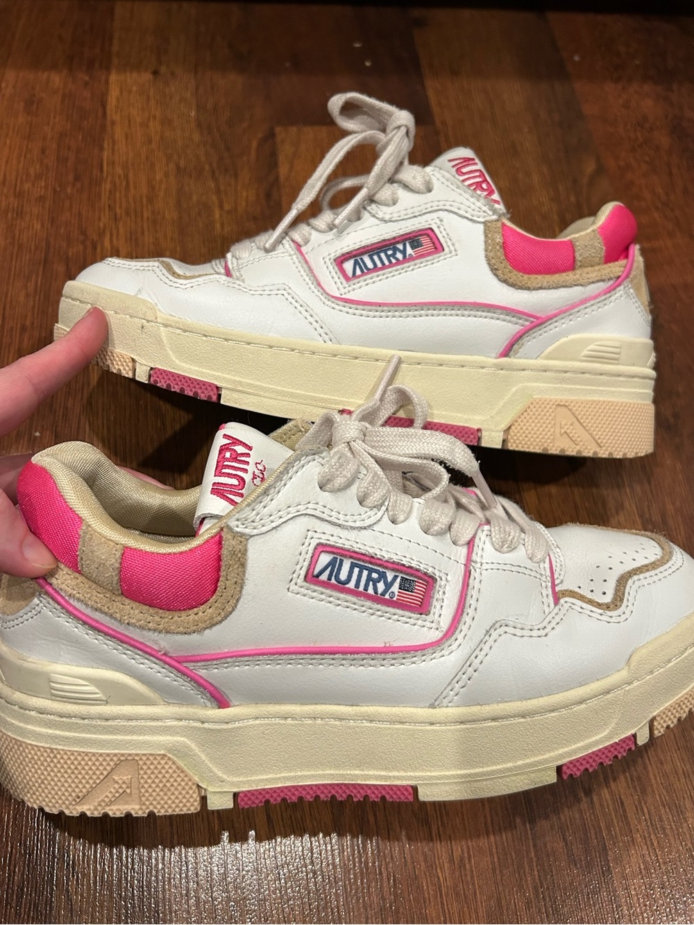 Autry CLC Low Sneakers in White Powder Pink
Women's Size EUR 37 US 7 Leather
